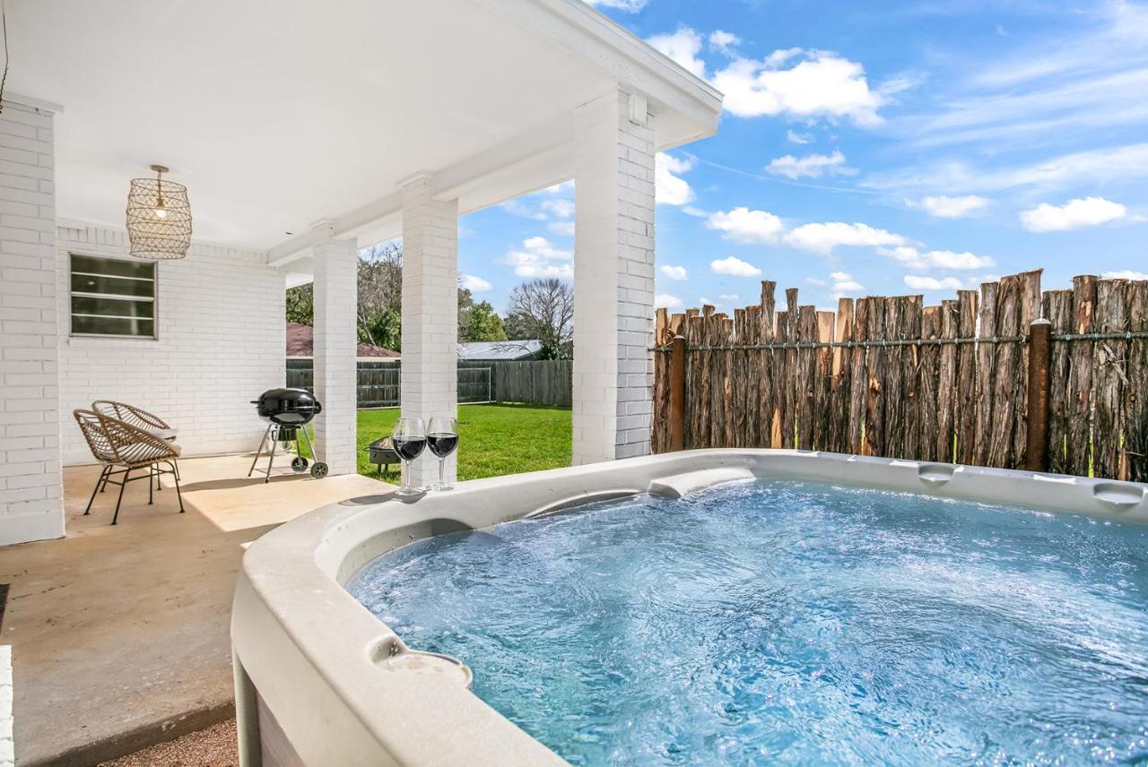 A Crystal Place Hot Tub And Fire Pit 1 Blk Off Main St Villa Fredericksburg Exterior foto